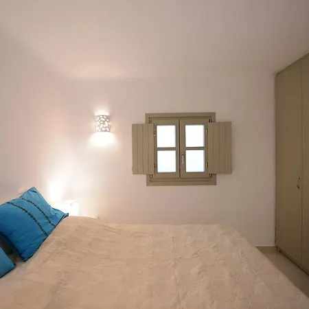 Anemoni By Mykonian Kazarte *