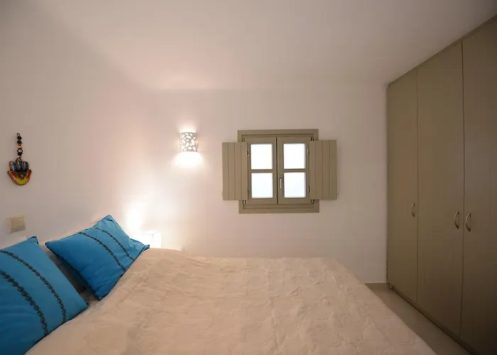 Anemoni By Mykonian Kazarte *